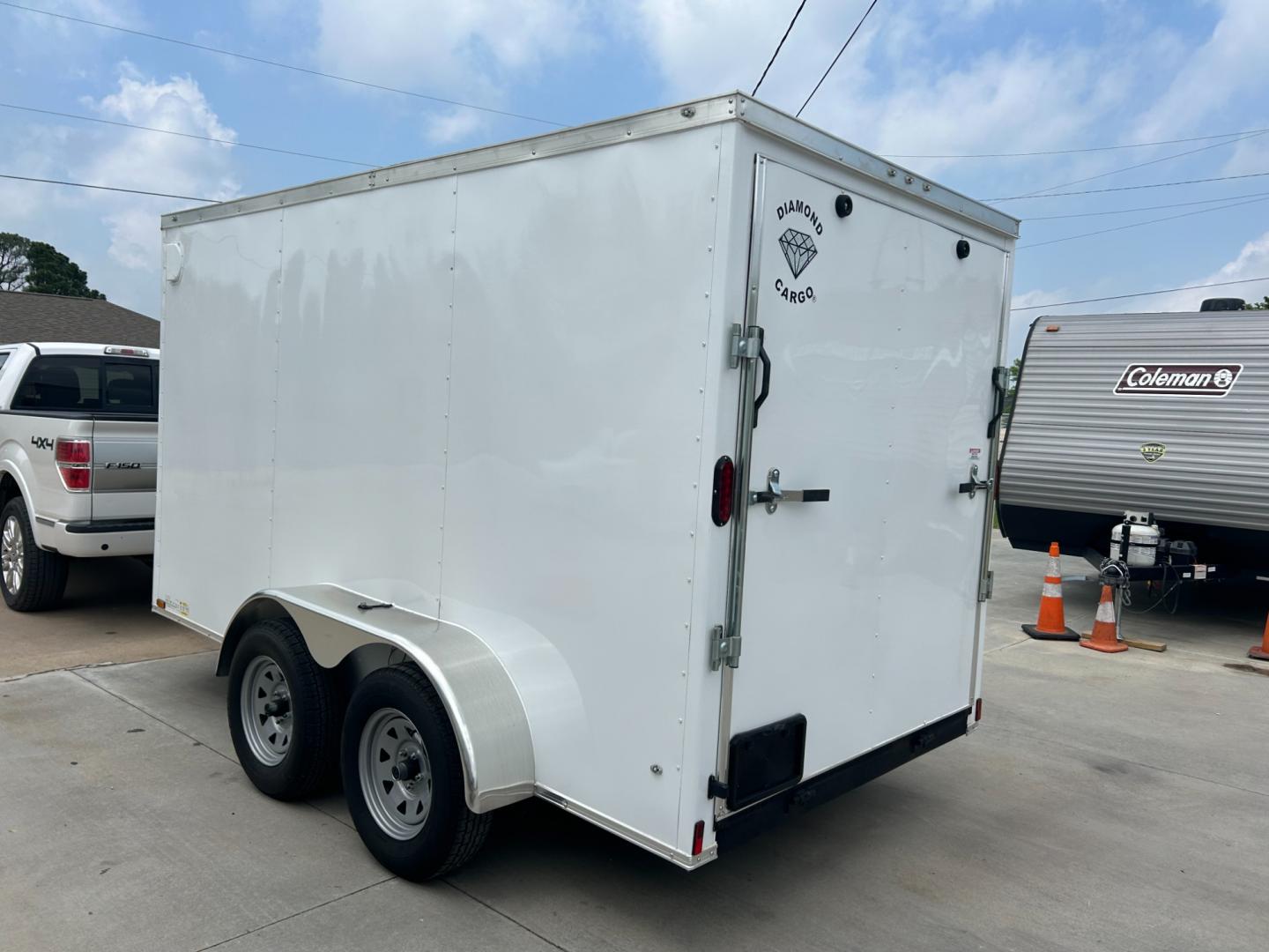 2023 White DIAMOND CARGO ENCLOSED TRAILER (53NBE1220P1) , located at 17760 Hwy 62, Morris, OK, 74445, 35.609104, -95.877060 - Photo#5